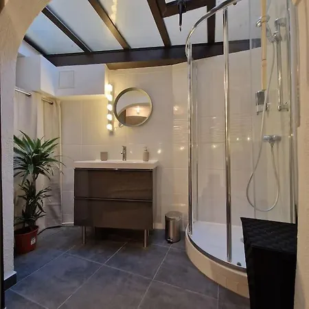 Vieille-ville De 2 Pieces Proche