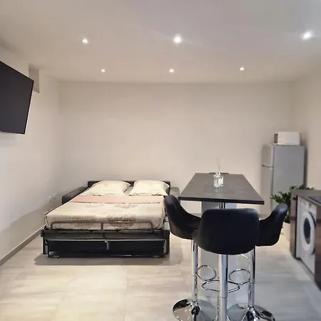 Vieille-ville De 2 Pieces Proche Apartamento